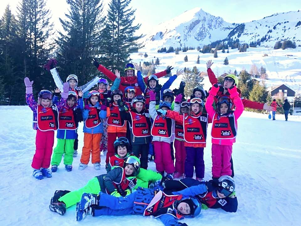 Kids Ski Lessons in La Lécherette with Transfer from Lausanne from G'Lys Ski School Les Paccots.