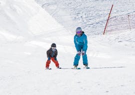 A ski instructor from the ski school ESI Snow Diam's is showing a young skiers the basics of skiing during a Private Ski Lessons for Kids - Crest-Voland.