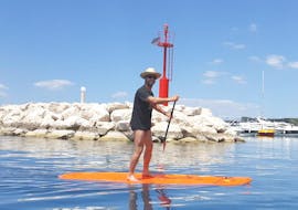 Photo d'un homme prise pendant sa Location de stand up paddle sur la riviera de Makarska avec Butterfly Diving & Sailing Makarska.