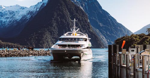Bootstour von Milford Sound - Milford Sound Fjord mit Wildtierbeobachtung mit Jucy Cruise Milford Sound Bootstour von Milford Sound - Milford Sound Fjord mit Wildtierbeobachtung mit Jucy Cruise Milford Sound.