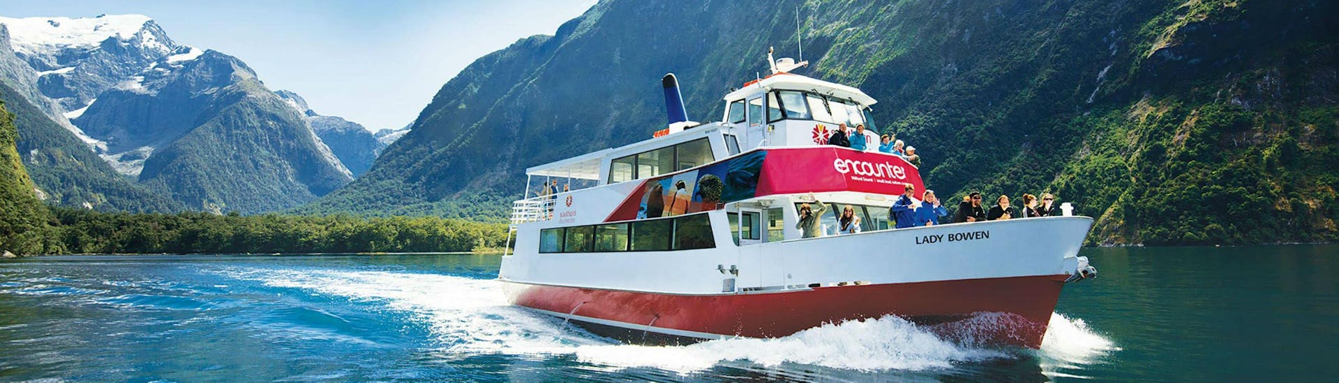 Gita in barca a Milford Sound Fjord con osservazione della fauna selvatica.
