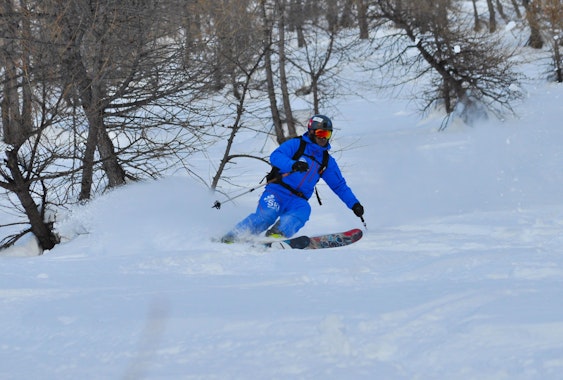Off-Piste Skiing Lessons (15-25 years) for Experienced Skiers