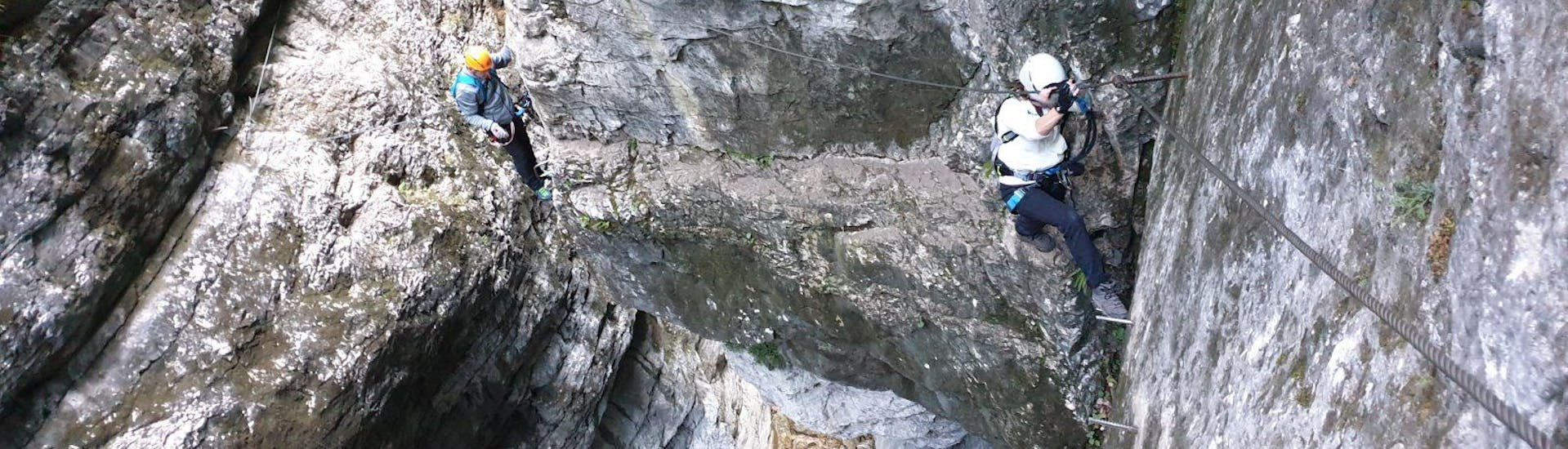 Two people climbing up the steep cliffs of "Gamsleckenwand" on their Via Ferrata Tour for Adventurers with the experienced instructor from Bergführer Salzburg.