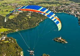 Tandem paragliding boven het meer van Bled met Fun Turist Bled.