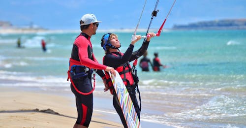 Privéles kitesurfen in Tarifa vanaf 7 jaar met Addict Kite School Tarifa Privéles kitesurfen in Tarifa vanaf 7 jaar met Addict Kite School Tarifa.