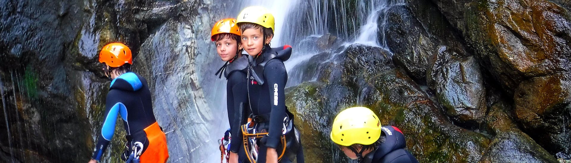 A family enjoys the Canyoning in the Chalamy for Families with Canyoning Valle D'Aosta