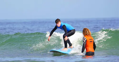 Cours privé de surf à Peniche (dès 2 ans) pour Tous niveaux avec Go4Surf Peniche Cours privé de surf à Peniche (dès 2 ans) pour Tous niveaux avec Go4Surf Peniche.