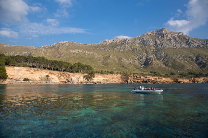 Los participantes disfrutan de su Paseo en barco a la playa y el faro de Formentor con el Alcúdia Sea Explorer.