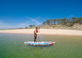 A participant of the SUP Lessons at Lagoa de Albufeira in Sesimbra with Meira Pro Center Sesimbra is practicing his paddling technique.