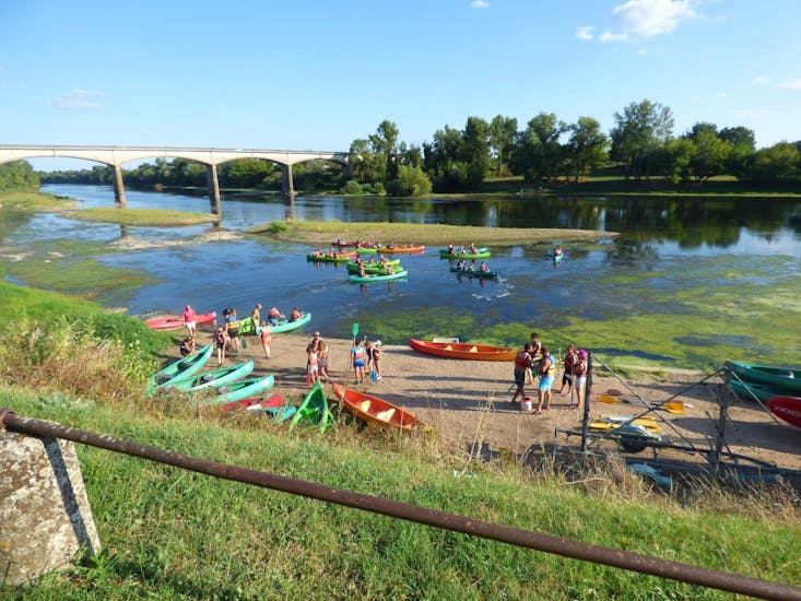 Holidaymakers are getting into the water for their Full Day 23km Canoe Rental on the Dordogne by Bergerac with Canoe Kayak Port-Sainte-Foy.