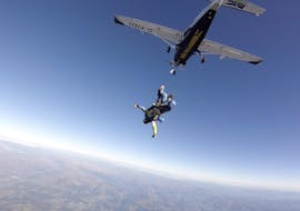 A person jumping out of a plane during the Tandem skydiving in Proença-a-Nova from 4000m with skydive Porto.