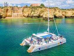 During the Sailing Cruise to Benagil and Carvoeiro from Portimão with Discover Tours, the modern catamaran sails along the beautiful Algarve coastline.