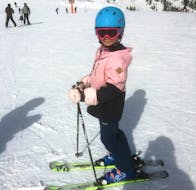 A kid is very proud of his progress during his Private Ski Lessons for Kids in ACT Sports ski school in Arosa.