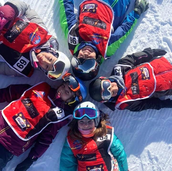 Lezioni di sci per bambini con esperienza con G'Lys Ski School Les Paccots.