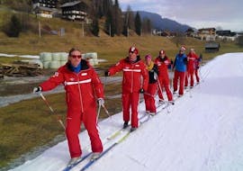 Gli istruttori di sci della Qualitäts-Skischule Brunner si divertono molto durante le lezioni private di sci di fondo per tutti i livelli a Bad Kleinkirchheim.