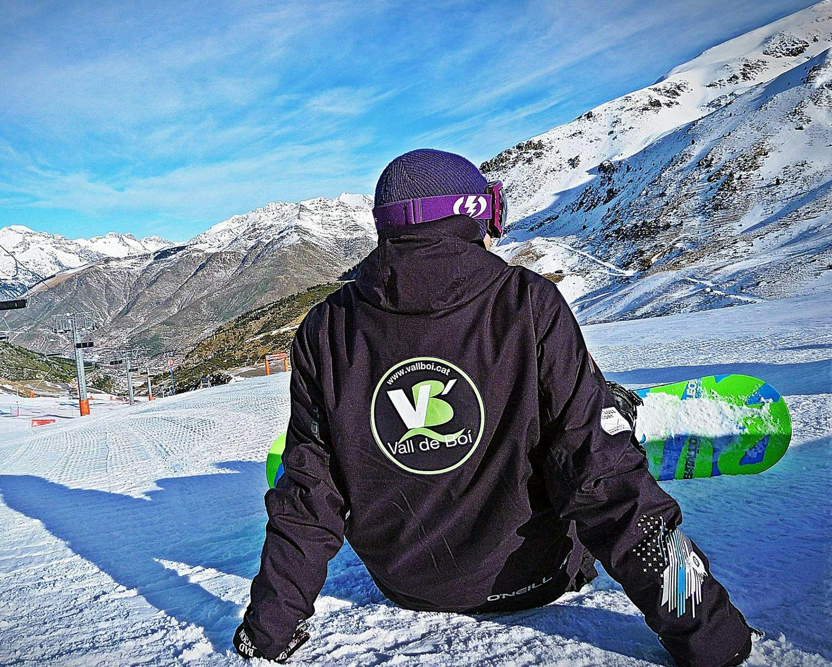 Cours de snowboard pour Enfantes et Adultes pour Débutant avec L'escola Vall de Boí Cours de snowboard pour Enfantes et Adultes pour Débutant avec L'escola Vall de Boí.
