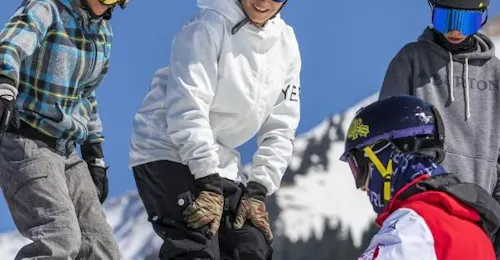 Freestyle Skilessen voor Alle Niveaus met Privatskischule Kleinwalsertal Riezlern De skileraren van de Privatskischule Kleinwalsertal leren je tijdens de freestyle skilessen voor alle niveaus in Riezlern enkele trucs.