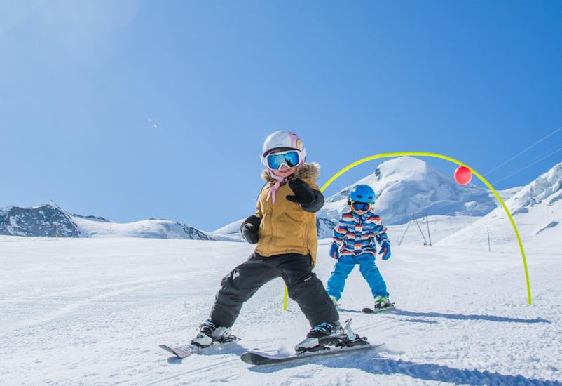 Skilessen voor kinderen (vanaf 4 jaar) voor alle niveaus met Ski School ESKIMOS Saas-Fee.