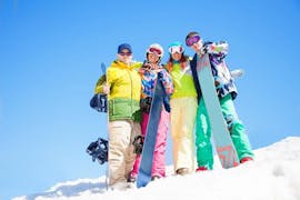 Die Familie hat sehr viel Spaß während dem privaten Snowboardkurs für Familien der Skischule Obertraun in Dachstein Krippenstein.