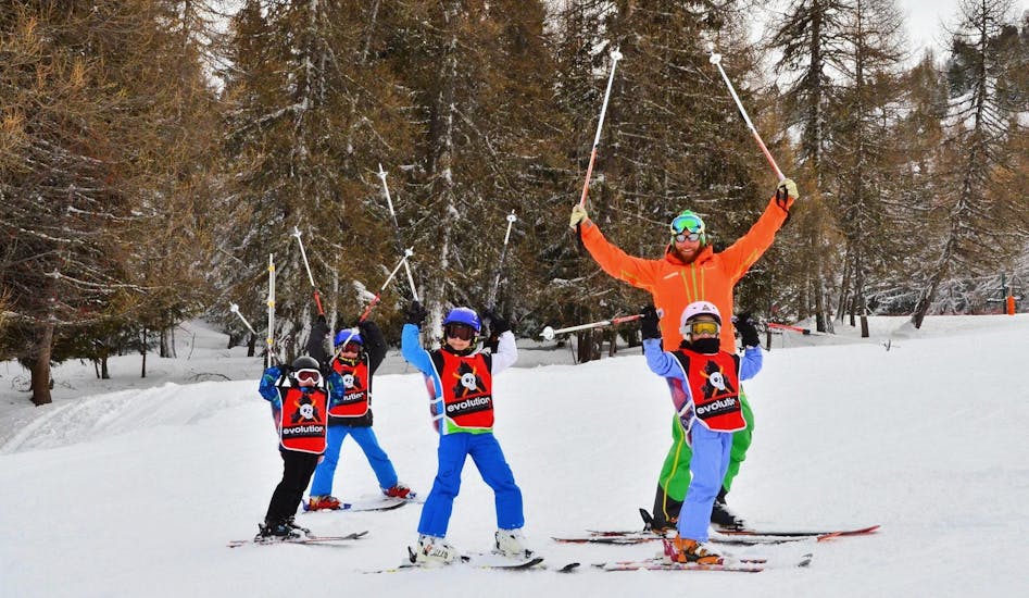 Lezioni di sci per bambini a partire da 6 anni con esperienza.