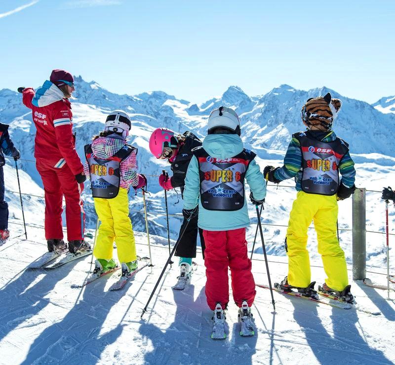Kids are getting ready to start their Kids Ski Lessons "Super 6" (5-12 y.) with ESF Val Cenis.