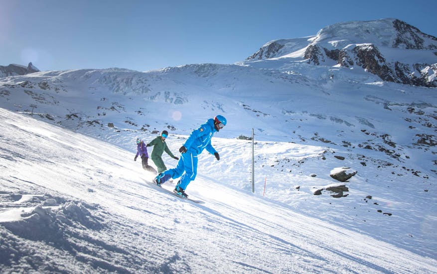 Snowboard Schnupperkurs für Erwachsene für totale Anfänger.