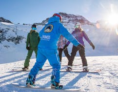 Snowboard Schnupperkurs für Erwachsene für totale Anfänger mit Skischule ESKIMOS Saas-Fee.