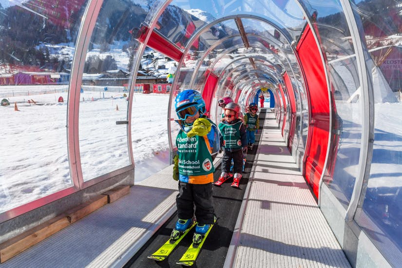Clases de esquí para niños "Snowgarden" (hasta 6 años) para debutantes.