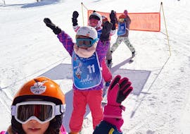 Kids are happy to discover skiing in the Club Piou-Piou during their Kids Ski Lessons (4-6 y.) for Beginners with the ski school ESF Isola 2000.
