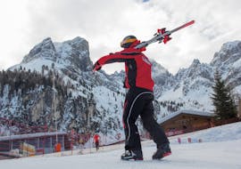 An adult enjoying their Adult Ski Lessons for All Levels from Skischule Olympic Hugo Nindl Axamer Lizum.