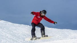 Snowboardlessen voor kinderen (vanaf 8 jaar) van alle niveaus met Swiss Ski School Klosters.