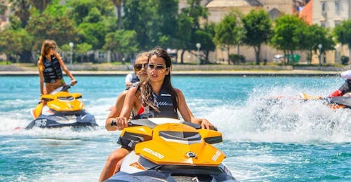 Moto de agua en Trogir Moto de agua en Trogir.