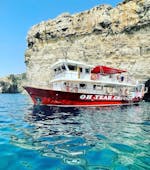 Ons schip nadert het eiland Gozo tijdens de Boottocht naar Gozo & Comino incl. Blue Lagoon met Oh Yeah Malta.