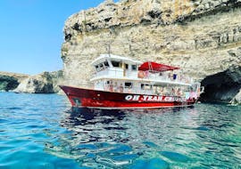 La nostra barca si sta avvicinando a Gozo durante il Gita in barca a Gozo, Comino & Laguna Blu con Oh Yeah Malta.