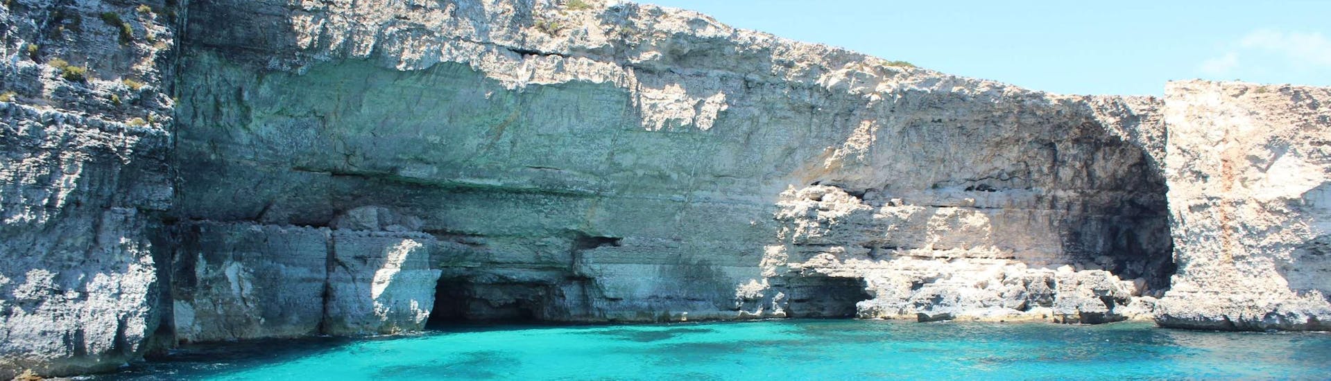 Le fantastiche scogliere di Comino viste durante la nostra gita in barca a Gozo, Comino & Laguna Blu.