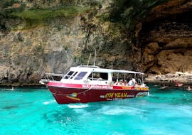 A power boat of Oh Yeah Malta approaches an hidden beautiful cave during the Boat Trip to Comino, Blue Lagoon & Cristal Lagoon. 