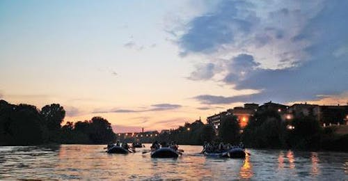 Mondschein-Rafting auf der Etsch durch Verona mit Pescantina Rafting Bussolengo Mondschein-Rafting auf der Etsch durch Verona mit Pescantina Rafting Bussolengo.