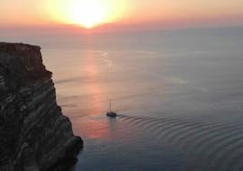 The romantic sunset that you will admire from the boat with the sunset boat trip in Lampedusa with dinner with Gita in barca Liliana Lampedusa.