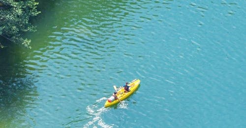 36 km kajak- en kanoverhuur in de Ardèche - 2 dagen met bivak met Viking Bateaux Ardèche Twee personen op een kano met een kanoverhuur van 36 km in de Ardèche - 2 dagen met bivak met Viking Bateaux.