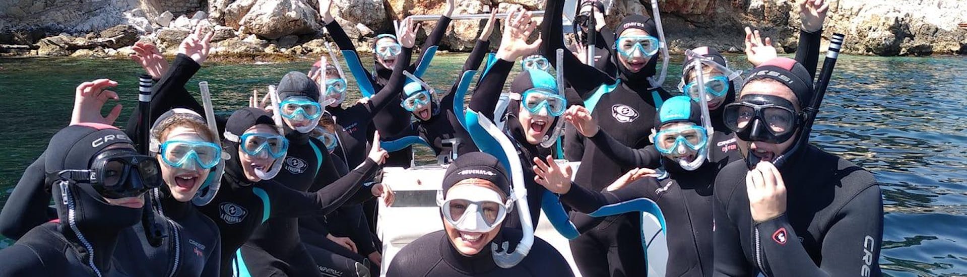 Groupe de personnes s'apprêtant à faire du Snorkeling à Nice avec Chango Diving.