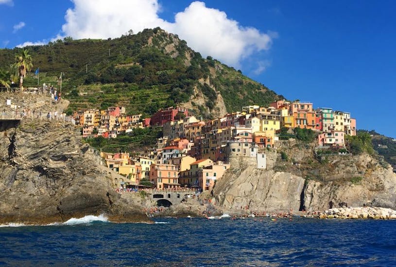 Uitzicht tijdens de boottocht van Monterosso langs de Cinque Terre met BBQ georganiseerd door Aquamarina Cinque Terre.