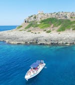 The crystal clear waters of the Puglia coastline that you can admire during the private rib boat trip in the Porto Cesareo Protected Area with Vie del Mediterraneo Porto Cesareo.