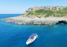 Das kristallklare Wasser der apulischen Küste, das Ihr während der privaten Bootsfahrt im Naturschutzgebiet Porto Cesareo mit Vie del Mediterraneo Porto Cesareo bewundern könnt.