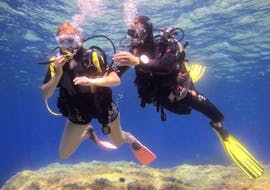 Two divers during a Trial Scuba Diving in Sainte-Maxime with H2O Sainte-Maxime.