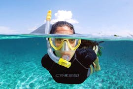 Femme faisant du Snorkeling à Sainte-Maxime avec H2O Sainte-Maxime