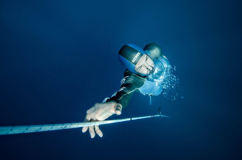 free-diving-in-annecy-lake-for-beginners-reda-apnea-annecy