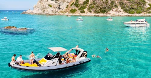 Balade en bateau au Capo Vaticano le long de la Costa degli Dei avec Sea Sports Tropea Balade en bateau au Capo Vaticano le long de la Costa degli Dei avec Sea Sports Tropea.