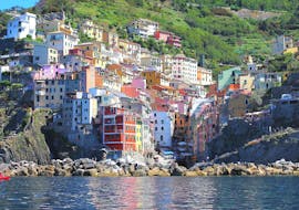 The stunning view of the colourful houses that you can admire during the private boat trip along the Cinque Terre Coast with 5 Terre Boat Trip.