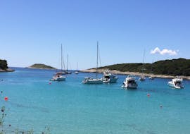Gita in barca privata alle Isole Pakleni con soste per nuotare con Amazing Hvar Tours.