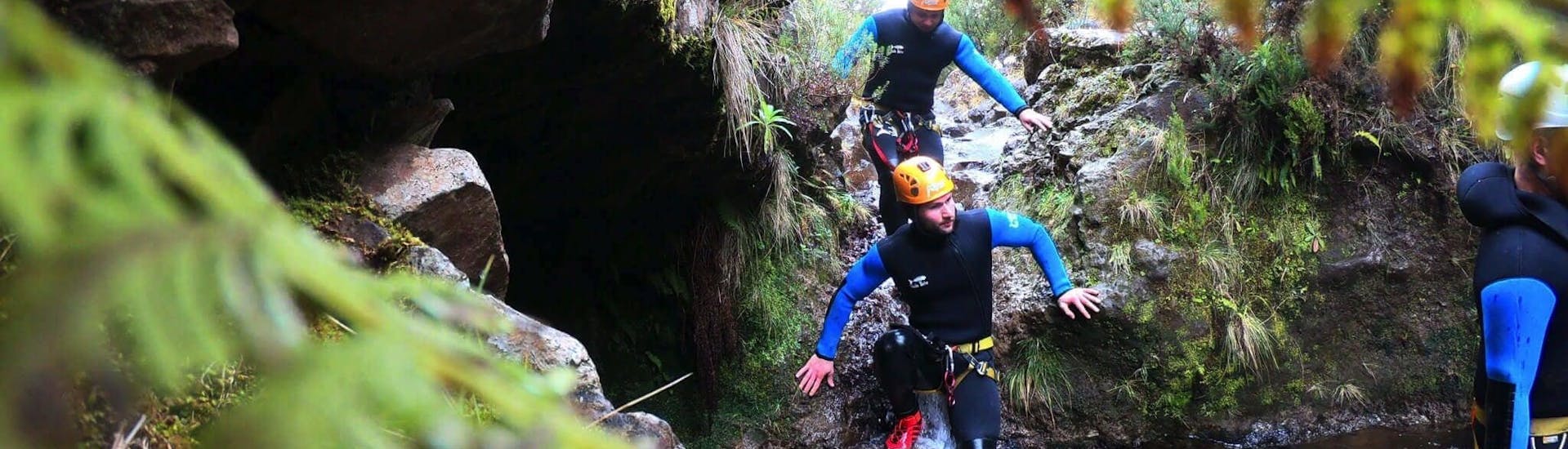 People canyoning in Ribeira das Cales with Adventure Kingdom.
